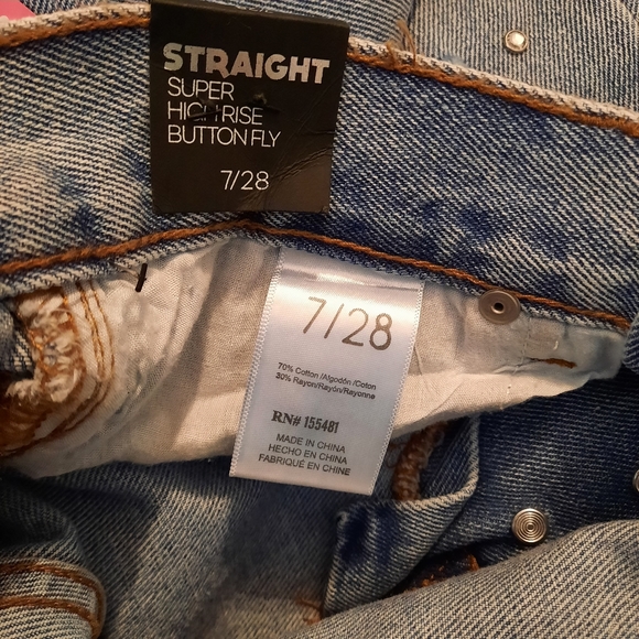 Simple Society Juniors Jeans High Rise Straight Button Fly Light Wash Size 7/28 - Picture 6 of 9